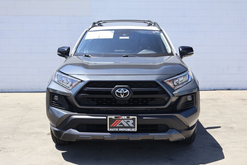 Toyota RAV4 Vehicle Full-screen Gallery Image 02