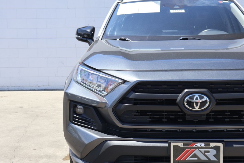 Toyota RAV4 Vehicle Full-screen Gallery Image 03