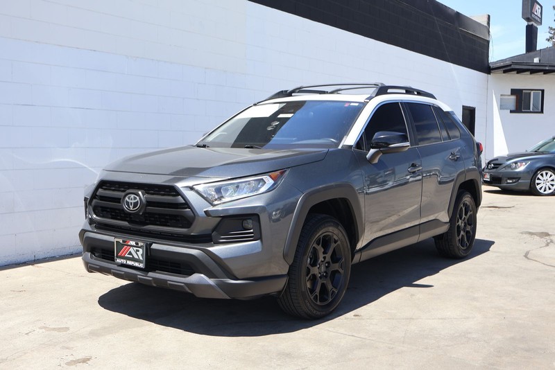 Toyota RAV4 Vehicle Full-screen Gallery Image 09