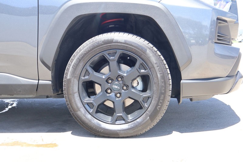 Toyota RAV4 Vehicle Full-screen Gallery Image 11