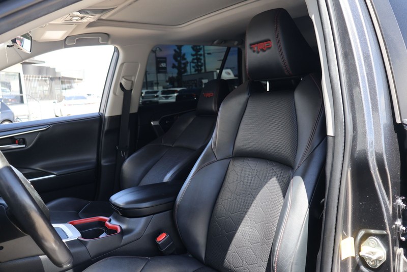Toyota RAV4 Vehicle Full-screen Gallery Image 14