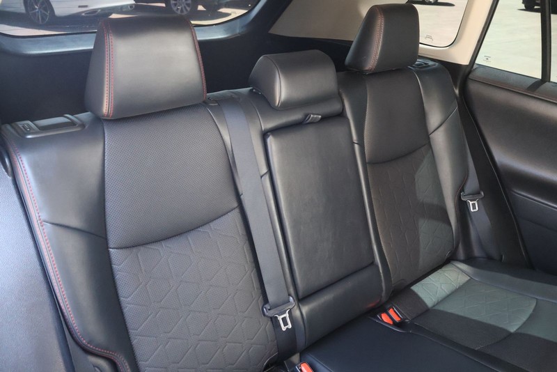 Toyota RAV4 Vehicle Full-screen Gallery Image 18