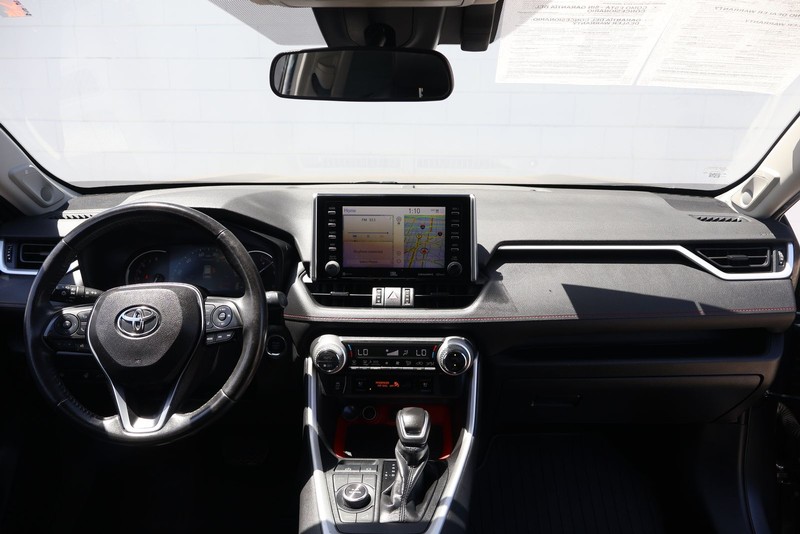 Toyota RAV4 Vehicle Full-screen Gallery Image 19