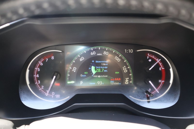 Toyota RAV4 Vehicle Full-screen Gallery Image 20