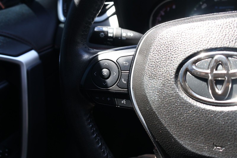 Toyota RAV4 Vehicle Full-screen Gallery Image 22