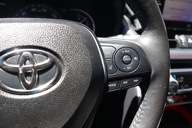 Toyota RAV4 Vehicle Full-screen Gallery Image 23