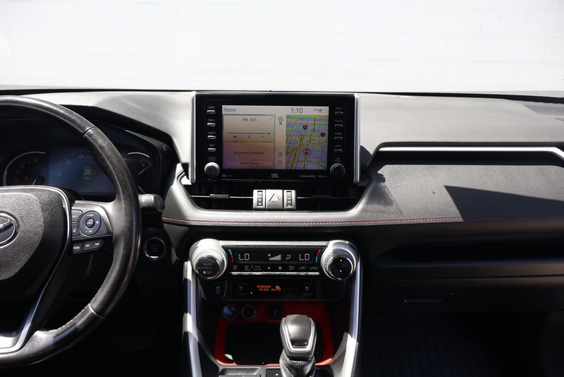 Toyota RAV4 Vehicle Full-screen Gallery Image 24