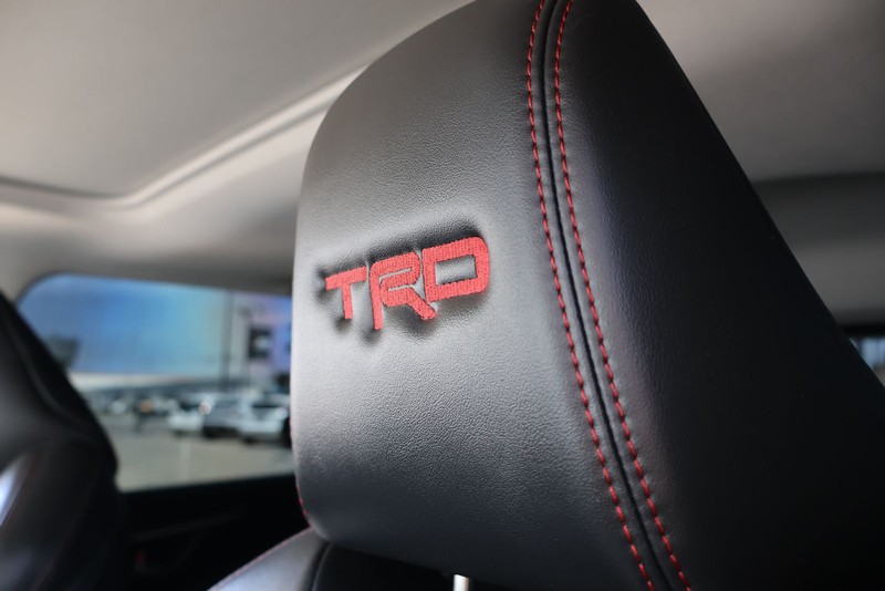 Toyota RAV4 Vehicle Full-screen Gallery Image 25