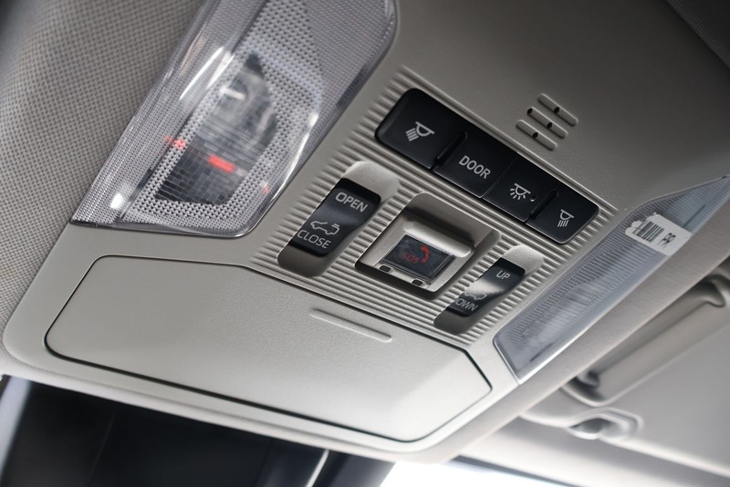 Toyota RAV4 Vehicle Full-screen Gallery Image 29