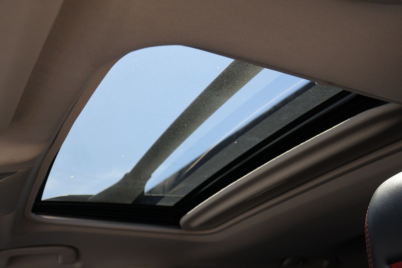 Toyota RAV4 Vehicle Full-screen Gallery Image 30