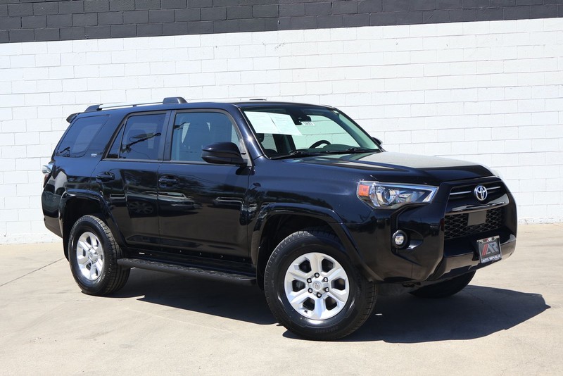 Toyota 4Runner Vehicle Full-screen Gallery Image 01