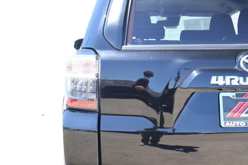 Toyota 4Runner Vehicle Full-screen Gallery Image 07