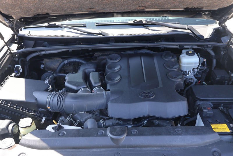 Toyota 4Runner Vehicle Full-screen Gallery Image 12