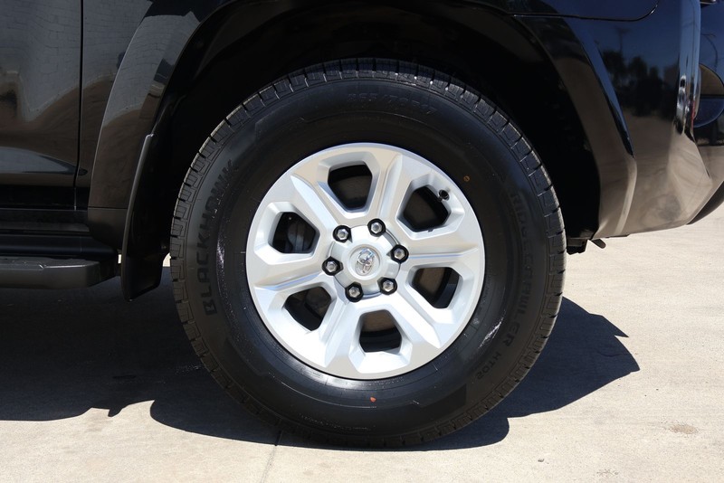 Toyota 4Runner Vehicle Full-screen Gallery Image 13