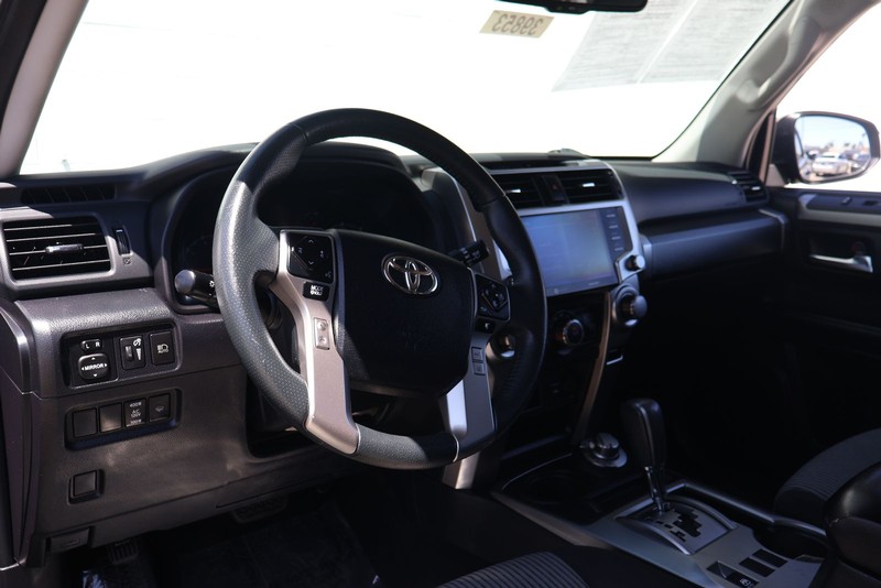 Toyota 4Runner Vehicle Full-screen Gallery Image 15