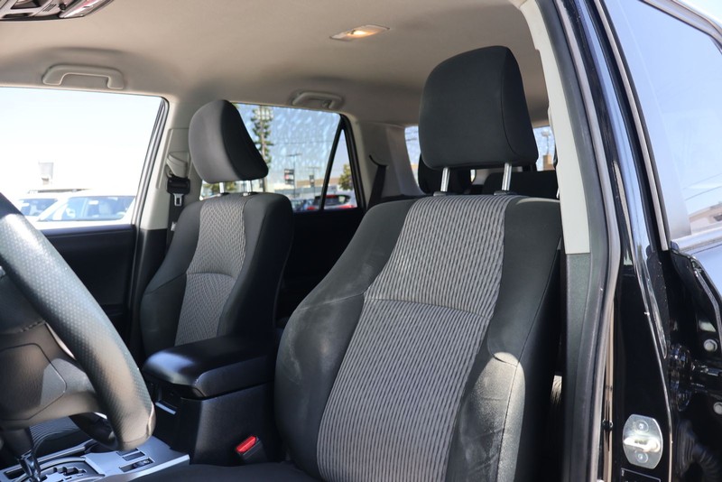 Toyota 4Runner Vehicle Full-screen Gallery Image 16