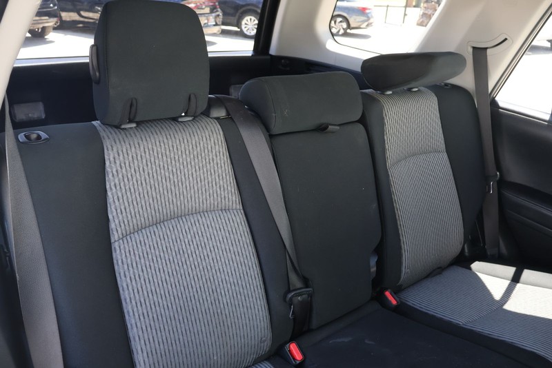 Toyota 4Runner Vehicle Full-screen Gallery Image 20
