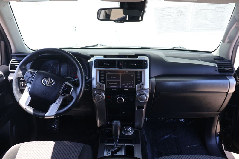 Toyota 4Runner Vehicle Full-screen Gallery Image 21