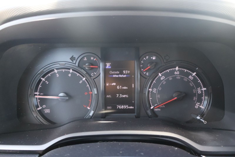 Toyota 4Runner Vehicle Full-screen Gallery Image 22