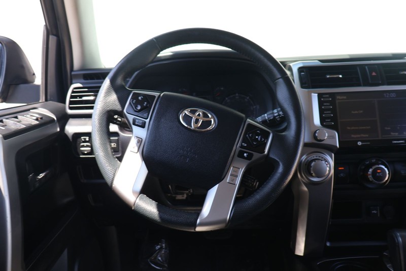 Toyota 4Runner Vehicle Full-screen Gallery Image 23