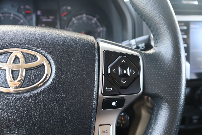 Toyota 4Runner Vehicle Full-screen Gallery Image 25