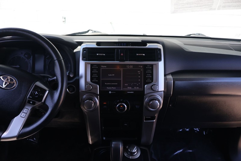 Toyota 4Runner Vehicle Full-screen Gallery Image 26