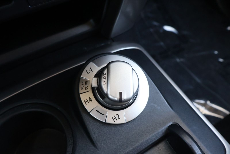 Toyota 4Runner Vehicle Full-screen Gallery Image 27