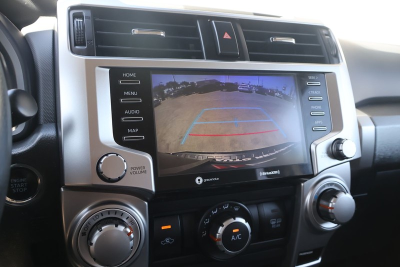Toyota 4Runner Vehicle Full-screen Gallery Image 29