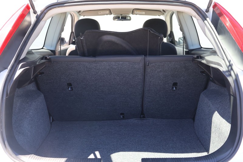 Ford Focus Hatchback Vehicle Full-screen Gallery Image 06