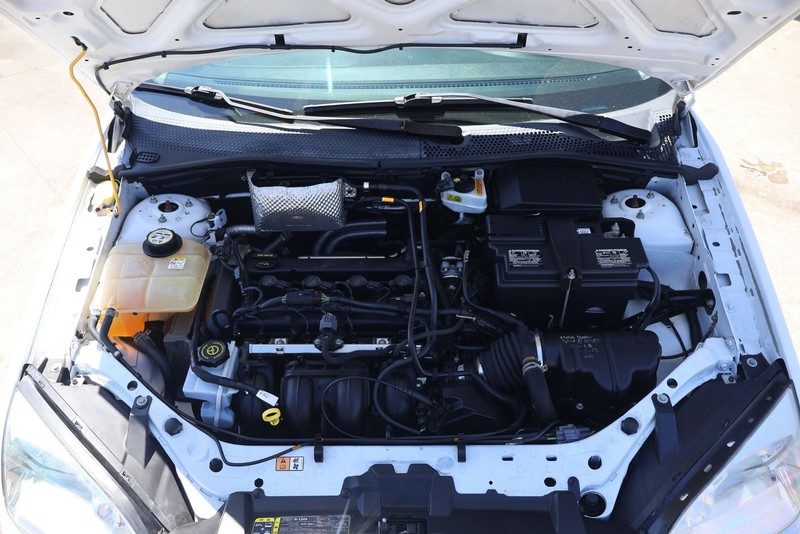 Ford Focus Hatchback Vehicle Full-screen Gallery Image 10