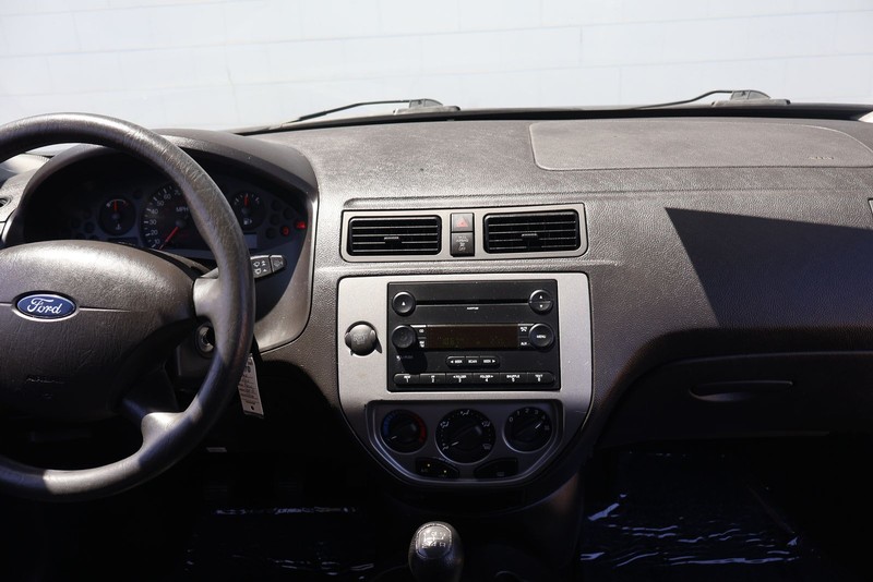 Ford Focus Hatchback Vehicle Full-screen Gallery Image 18