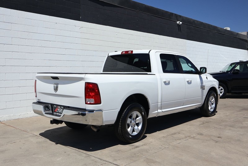 Ram 1500 Classic Vehicle Full-screen Gallery Image 05