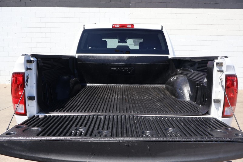 Ram 1500 Classic Vehicle Full-screen Gallery Image 08