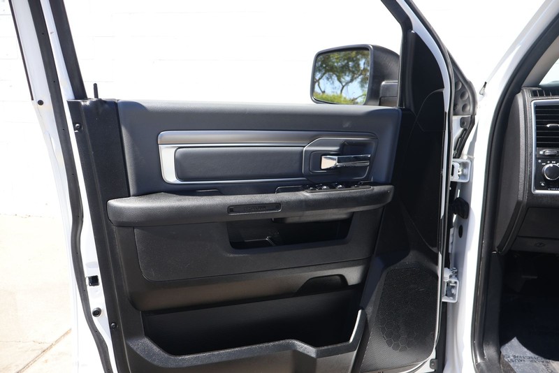 Ram 1500 Classic Vehicle Full-screen Gallery Image 14