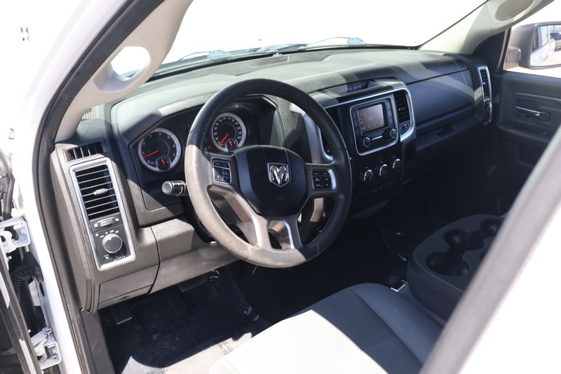 Ram 1500 Classic Vehicle Full-screen Gallery Image 15