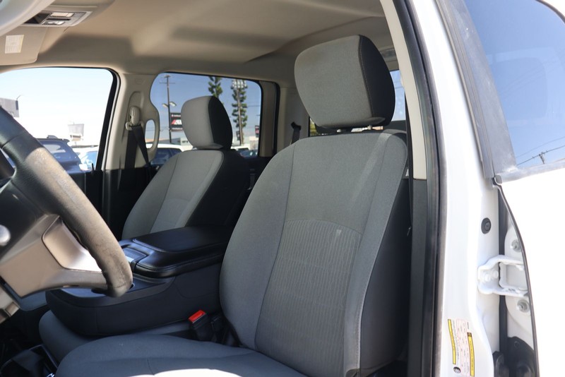 Ram 1500 Classic Vehicle Full-screen Gallery Image 16