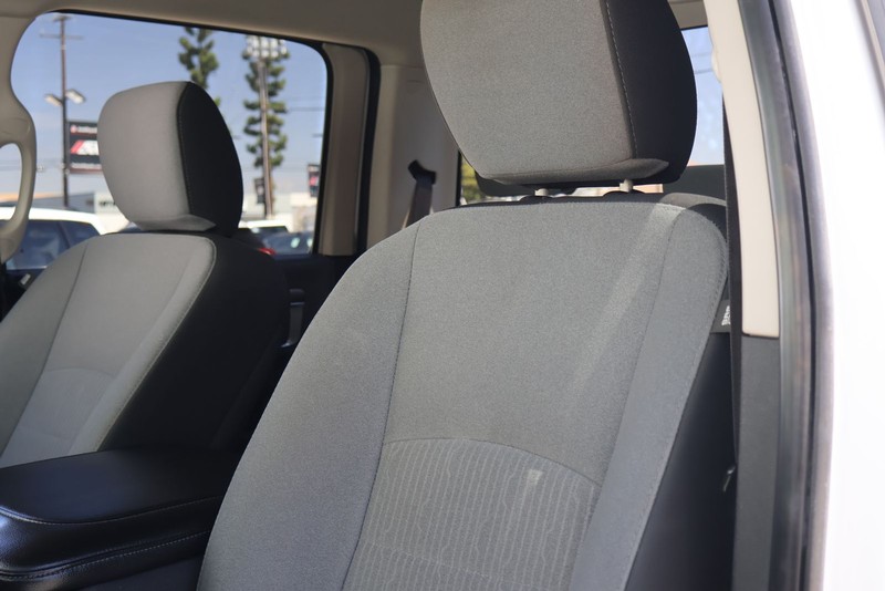 Ram 1500 Classic Vehicle Full-screen Gallery Image 17