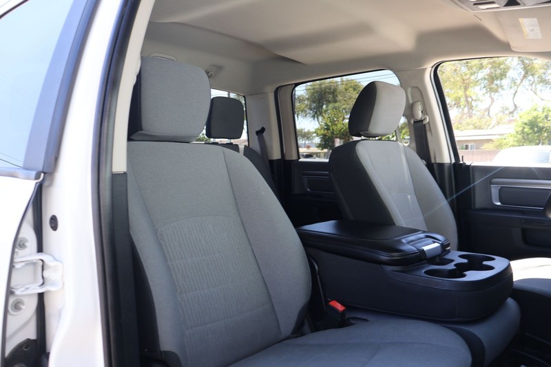 Ram 1500 Classic Vehicle Full-screen Gallery Image 19