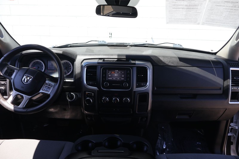 Ram 1500 Classic Vehicle Full-screen Gallery Image 21