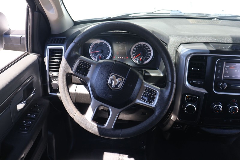 Ram 1500 Classic Vehicle Full-screen Gallery Image 23