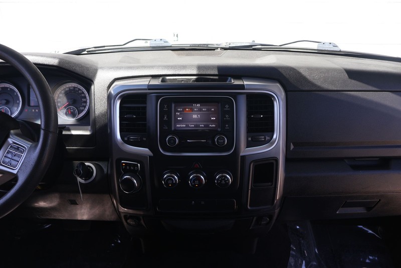 Ram 1500 Classic Vehicle Full-screen Gallery Image 26