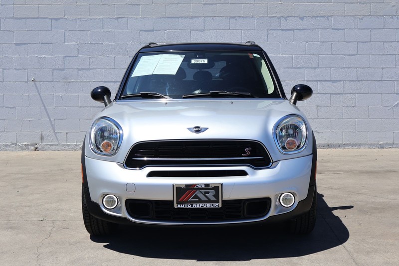 MINI Cooper Countryman Vehicle Full-screen Gallery Image 02
