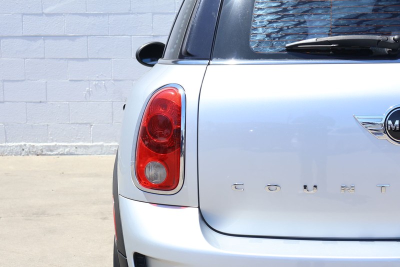 MINI Cooper Countryman Vehicle Full-screen Gallery Image 07