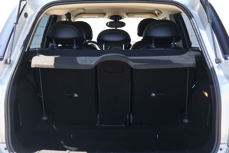 MINI Cooper Countryman Vehicle Full-screen Gallery Image 08