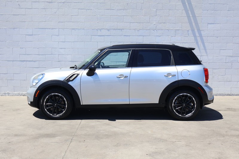 MINI Cooper Countryman Vehicle Full-screen Gallery Image 10