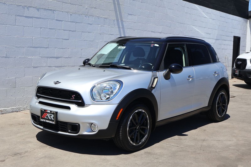 MINI Cooper Countryman Vehicle Full-screen Gallery Image 11