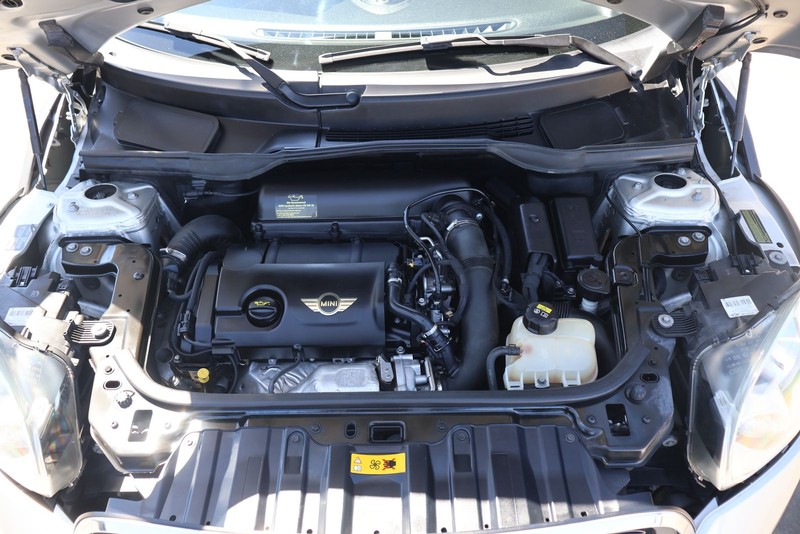 MINI Cooper Countryman Vehicle Full-screen Gallery Image 12