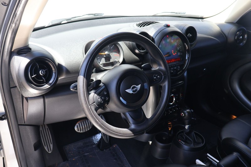 MINI Cooper Countryman Vehicle Full-screen Gallery Image 15
