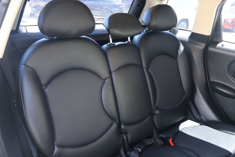 MINI Cooper Countryman Vehicle Full-screen Gallery Image 20