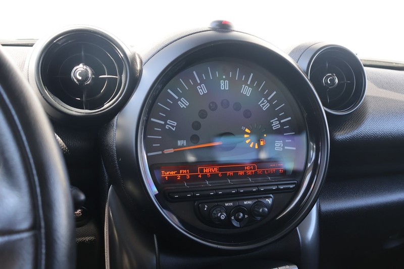 MINI Cooper Countryman Vehicle Full-screen Gallery Image 25